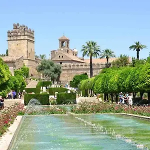 Con Jardin Y Piscina En Apartamento